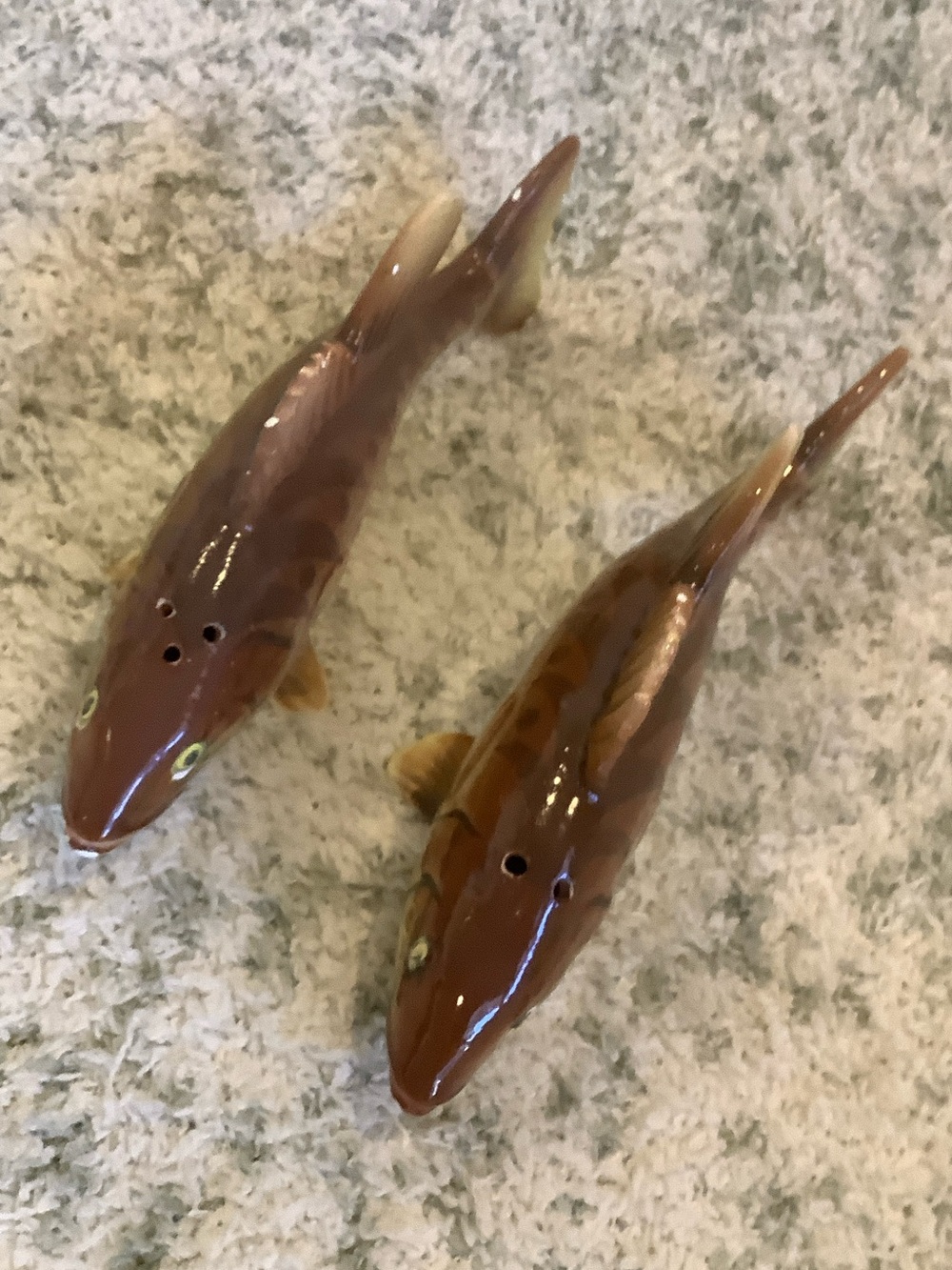 Small Mouth Black Bass Fishing Salt n Pepper Shakers Set of 2 Vintage RS 5.5x 2. - Picture 16 of 16